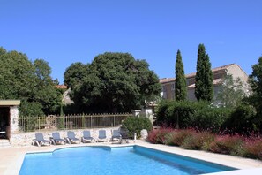 A heated pool - Luxurious charming house. Securing and warming pool. 10 rooms 9 bathrooms (Saint-Jean-De-Minervois)