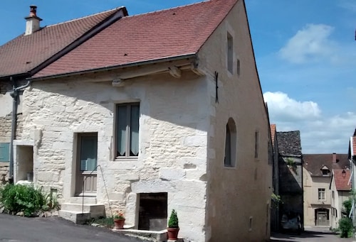 Maison Médiévale de charme au coeur de Flavigny-sur-Ozerain