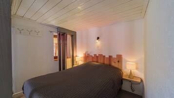 1 chambre, fer et planche à repasser, Wi-Fi gratuit, draps fournis