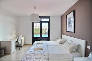 3 chambres, fer et planche à repasser, Wi-Fi gratuit, draps fournis