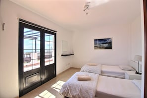 3 bedrooms, iron/ironing board, free WiFi, bed sheets - Luxury villa with private heated pool, WIFI, views of the sea and volcanoes (TIAS)