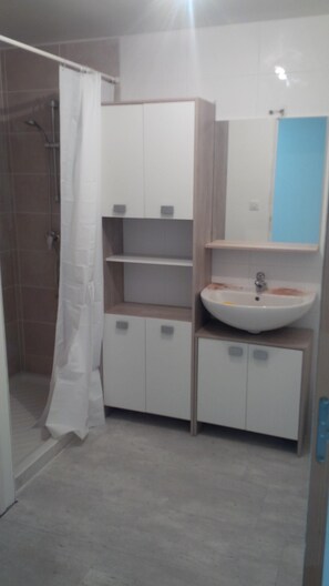 Bathroom - Apartment full foot - 60m2 - 4 Person - 50m from the lake (Hourtin)