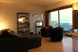 Smart TV, video games, books, video library - Apartment with Exceptional Panorama (Villefranche sur Mer)