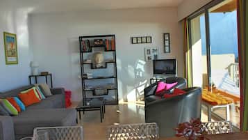 Smart TV, videogiochi, libri, videoteca