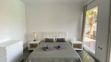 4 bedrooms, iron/ironing board, travel crib, free WiFi