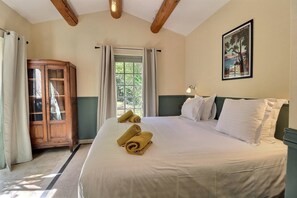 4 chambres, fer et planche à repasser, lit parapluie, Wi-Fi