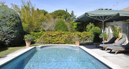 Private Heated pool - walking distance from Saint-Rémy-de-Provence