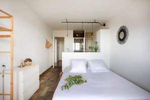 1 غرفة نوم ومكواة/لوح كي وسرير سفر وواي فاي