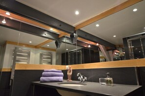 Bathtub, hair dryer, towels