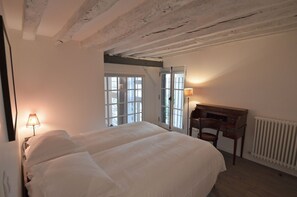 3 bedrooms, in-room safe, iron/ironing board, free WiFi