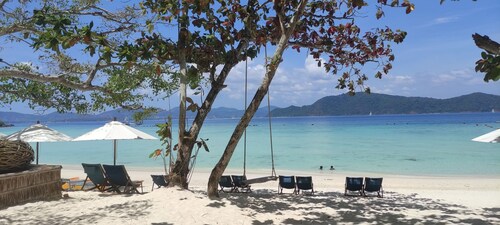 Luxueuse Villa 5*  3 Suites, Piscine Privée à 5 mn à pieds de la plage de Rawai 