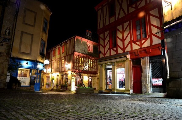 Exterior - Bright and comfortable house in a quiet area in a wooded park near the beaches. (Plouharnel)