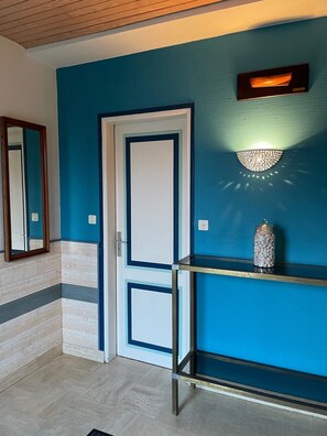 Interior - Bright and comfortable house in a quiet area in a wooded park near the beaches. (Plouharnel)