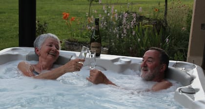Gîte with SPA in a large park in the heart of Périgord ( Monpazier-Dordogne)