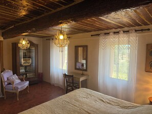 3 Schlafzimmer, Zimmersafe, Schreibtisch, Bügeleisen/Bügelbrett