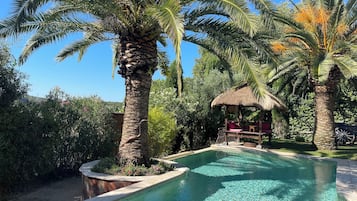 Piscina all'aperto, una piscina riscaldata