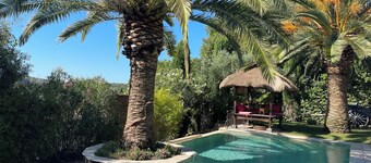 CHA CHA CHA Villa Provence climatizada piscina desbordante de 28 grados ABRIL OCTUBRE