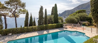 SUPERB APARTMENT WITH POOL AND MAGNIFICENT VIEW ON MONACO