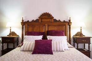 2 室のベッドルーム、アイロン / アイロン台、WiFi (無料)、ベッドシーツ