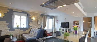 Spacious cottage + garden, parking nearby. landing beach / port