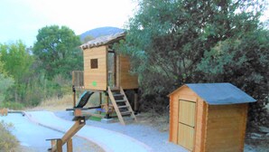 A wooden playhouse with a slide and a small shed. - Luxury 200m² villa with private pool, Clevacances label (3 keys) (Saint-Clément)