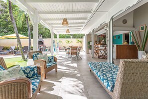 تناول الطعام بالخارج