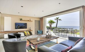 Smart TV, DVD player, table tennis, books