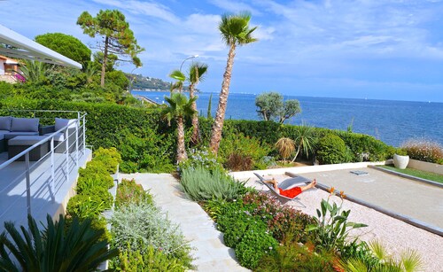 VILLA very CENTRAL ; PANORAMIC SEA VIEWS ; Heated Pool ; Saint-TROPEZ VIEW !