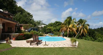 zwischen dem Meer und dem karibischen Sonnengarten