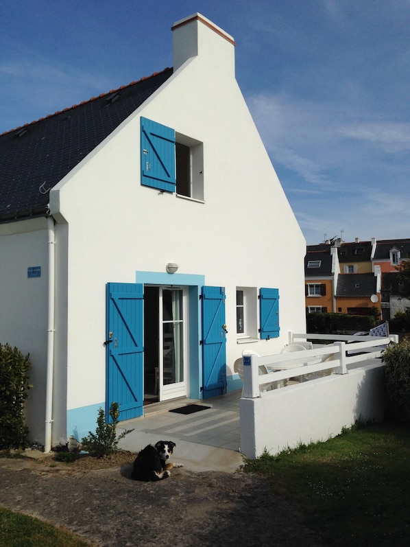 Exterior - Belle Île en Mer, house 5 to 7 rooms, swimming pool, sea view (Locmaria)