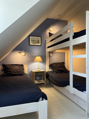 2 slaapkamers, een strijkplank/strijkijzer, wifi, beddengoed