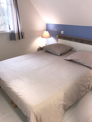 2 dormitorios, tabla de planchar con plancha, wifi y ropa de cama
