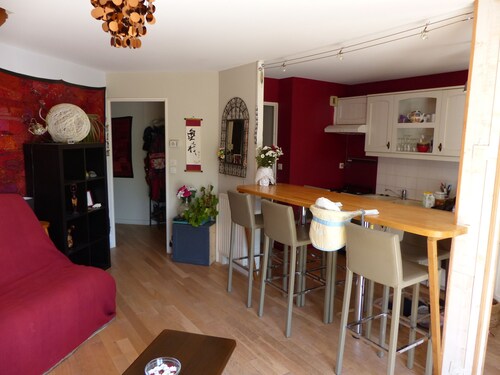 Vast T2 60m² duplex. Near ferry terminal, beach and Conleau PIBS