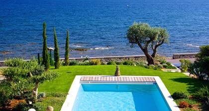 Villa centrale en bord de mer, Vue Mer panoramique. Piscine chauffée, Parking.