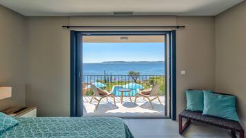 4 slaapkamers, een kluis op de kamer, een strijkplank/strijkijzer, wifi