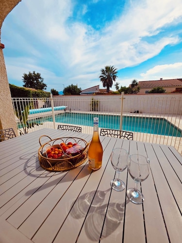 Forget your worries in this spacious, serene, fully air-conditioned villa.