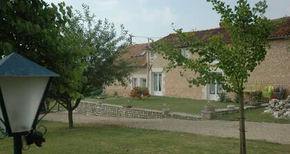 Cottage in the small Miltière, St. Christopher. 40 min from Futuroscope