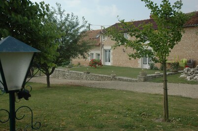 Cottage in the small Miltière, St. Christopher. 40 min from Futuroscope