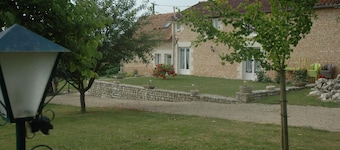 GĂźte de la petite MiltiĂšre, Saint Christophe. 40 mn du Futuroscope