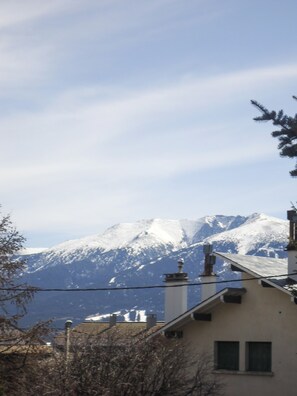Exterior - Apartment with balcony, view of the South mountains, for 8 people,  (Font-Romeu-Odeillo-Via)