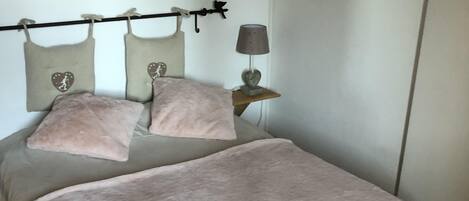 3 bedrooms, iron/ironing board, free WiFi