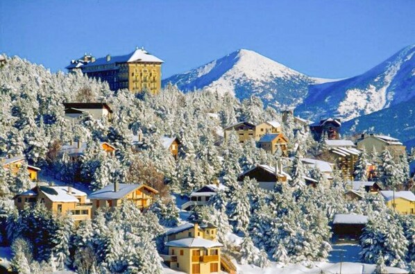 Aerial view - Apartment with balcony, view of the South mountains, for 8 people,  (Font-Romeu-Odeillo-Via)