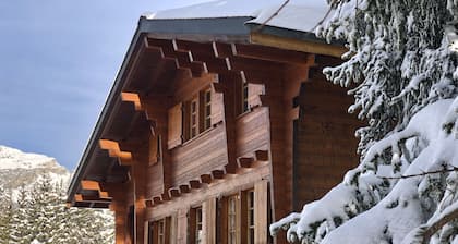 Chalet alles in Holz, Natur, verrückter Charme, 1,5 km von Crans Montana.