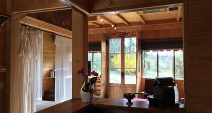 Small, charming wooden house 10 minutes walk from Sarlat city center