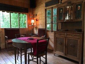 Dining - Small, charming wooden house 10 minutes walk from Sarlat city center (Sarlat-La-Canéda)
