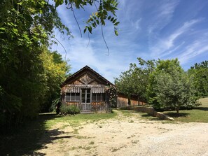 Exterior - Small, charming wooden house 10 minutes walk from Sarlat city center (Sarlat-La-Canéda)