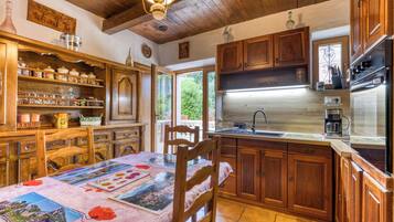 Frigorífic, microones, forn i placa de cuina