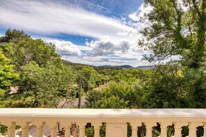 Property grounds - Detached house in the countryside - 2 terraces - 2.5 km from Lac du Salagou (Le Bosc)