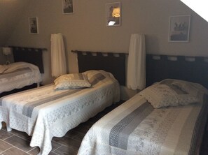 2 quartos, ferros/tábuas de passar roupa, Wi-Fi, roupa de cama