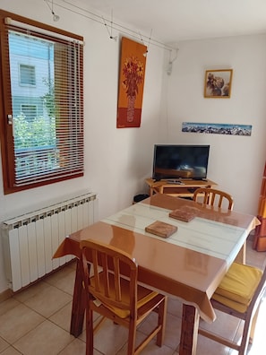 Dining - Bright apartment 59 m² Balcony with beautiful view Prorel, Briançon Serre Chevalier 1200 (Briançon)